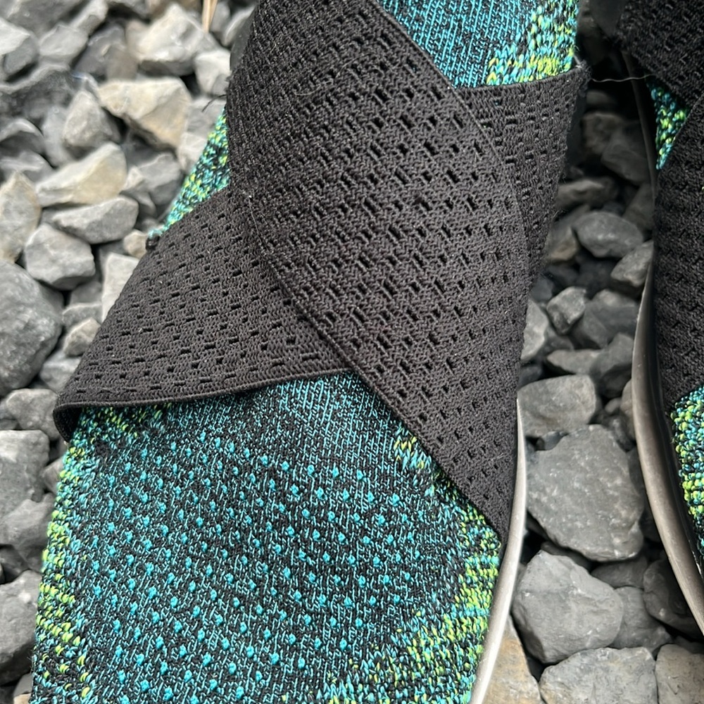 Nike Run Fly knit Black and Teal Cross-Strap Sneakers - Picture 4 of 9
